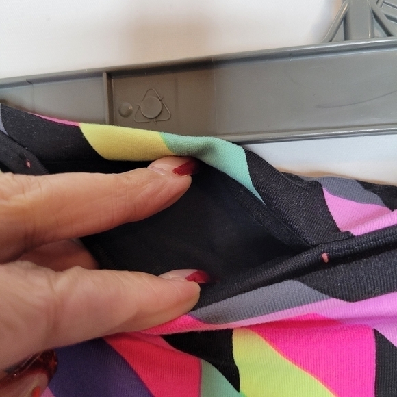 Victoria Secret Neon Capri Geo Print Tights - Picture 11 of 14
